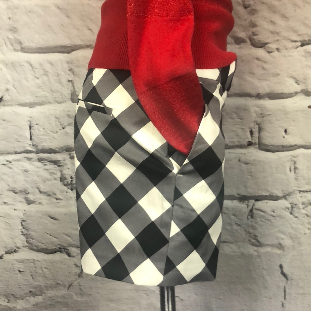 Ann Taylor checker short black white - Picture 2 of 8